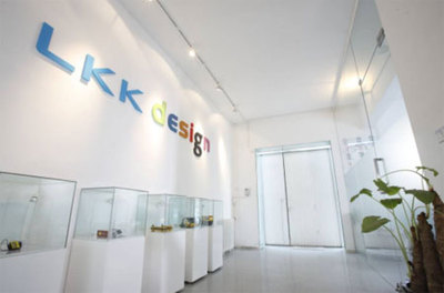 朵唯眼影手機S920華麗上市 設計升級詮釋完美女人味